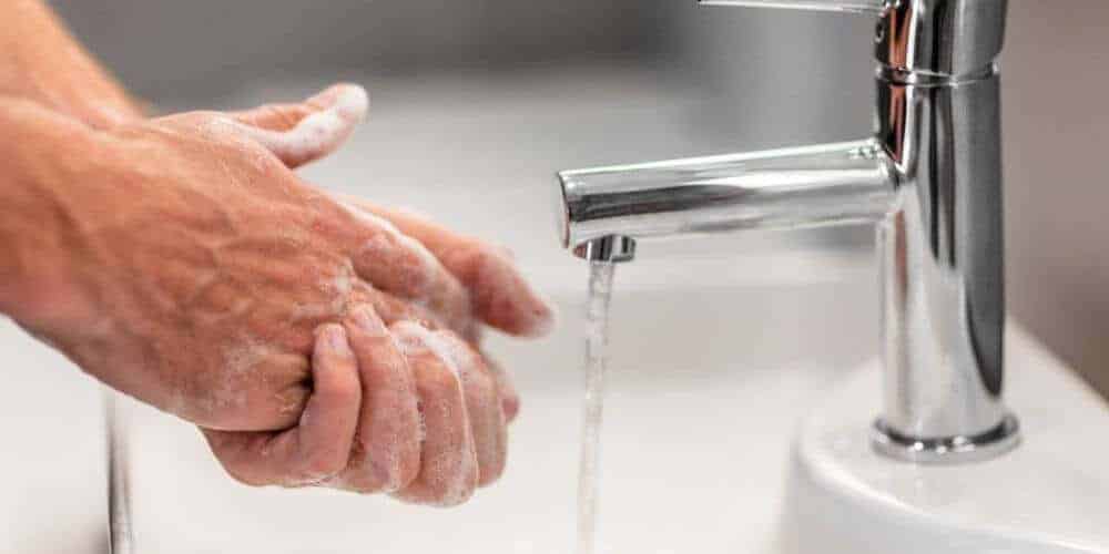 medidas-de-prevencion-para-evitar-contagios-en-el-trabajo-lavado-de-manos-insumosfirstpro.com