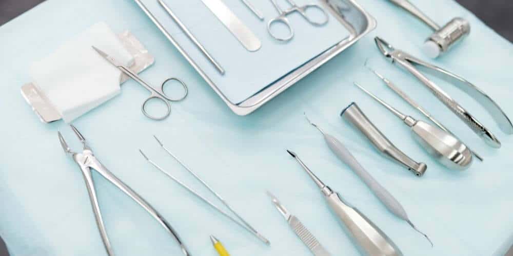 consejos-para-dentistas-para-enfrentar-la-pandemia-limpiar-instrumentos-odontologicos-insumosfirstpro.com