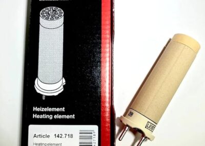 Generalmente, este componente está diseñado para calentar el material (como plástico, adhesivos o sellantes) a una temperatura específica, permitiendo que fluya y se deposite adecuadamente.