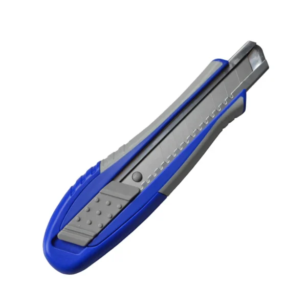La mayoría de los cutters ergonómicos están fabricados con materiales duraderos y resistentes, como plástico de alta densidad y acero inoxidable, lo que garantiza una larga vida útil.