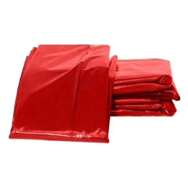 La bolsa plástica de 50 litros para basura, color rojo, es un producto versátil y ampliamente utilizado en la gestión de residuos.