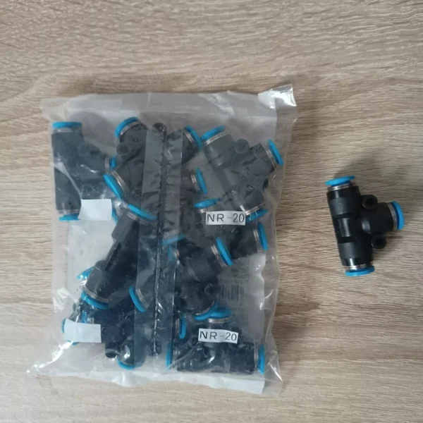 El racor TEE QST-6 FESTO es un componente neumático de alta calidad diseñado para conectar de manera rápida y segura tres tubos o mangueras en un sistema de aire comprimido