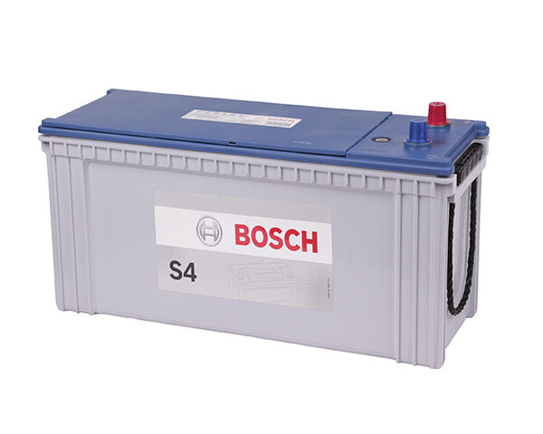 La batería S4 120D es una opción de alta calidad diseñada específicamente para vehículos pesados como camiones, autobuses y maquinaria industrial.