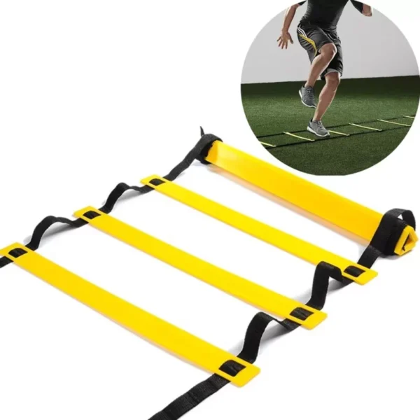 Una escalera de agilidad es una herramienta de entrenamiento deportivo compuesta por una serie de peldaños unidos por cintas o cuerdas.
