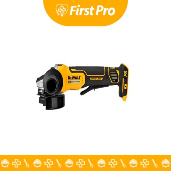 Imagen de un esmeril angular inalámbrico Dewalt en acción, mostrando su diseño ergonómico y su capacidad para cortar metal.