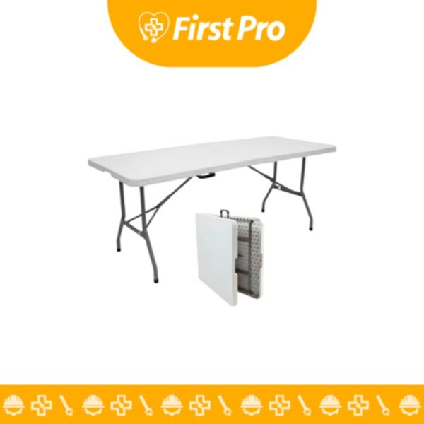 Imagen de una mesa plegable de plástico blanca, extendida, mostrando su superficie lisa y su estructura estable. Se aprecia su diseño plegable y su facilidad de transporte.