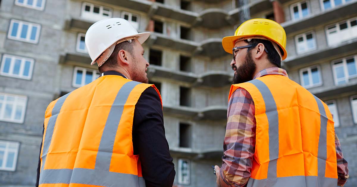Los contratistas pueden trabajar en ubicaciones muy diversas y en muchas ocasiones son itinerantes. Es un cuerpo heterogéneo que muestra diferentes niveles de cultura de seguridad, de formación, capacitación y concienciación.