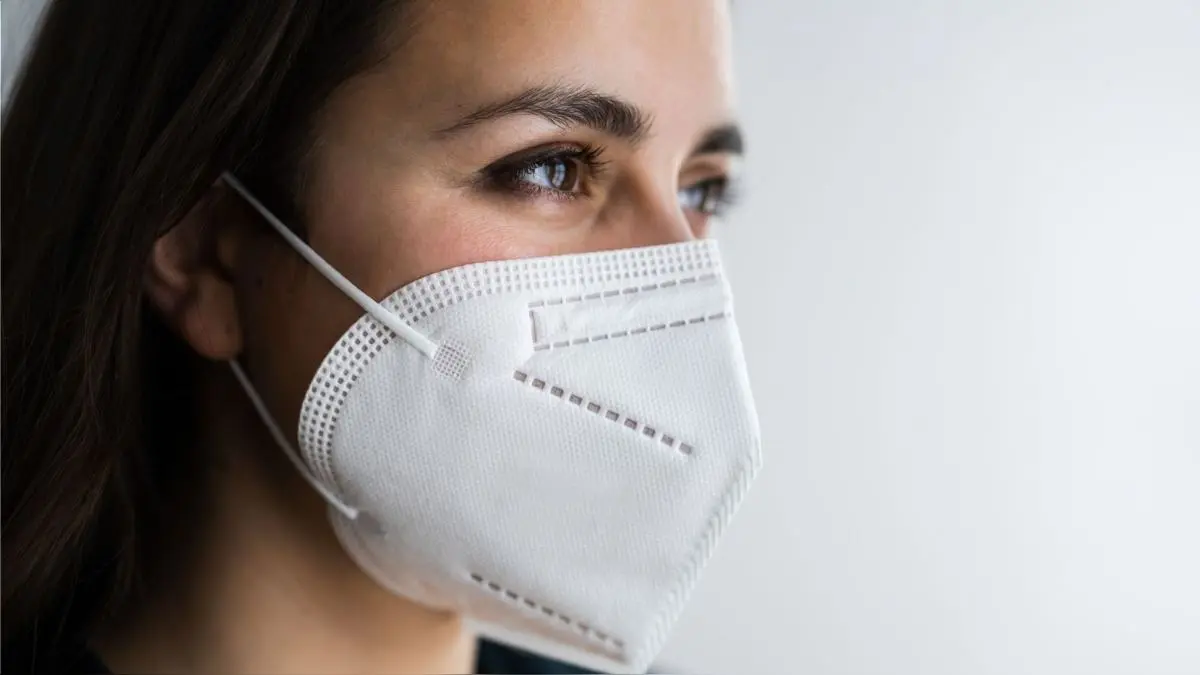Además, un entorno de trabajo limpio contribuye a la seguridad de los empleados, disminuyendo riesgos de accidentes y cumpliendo con las normativas de salud y seguridad establecidas.