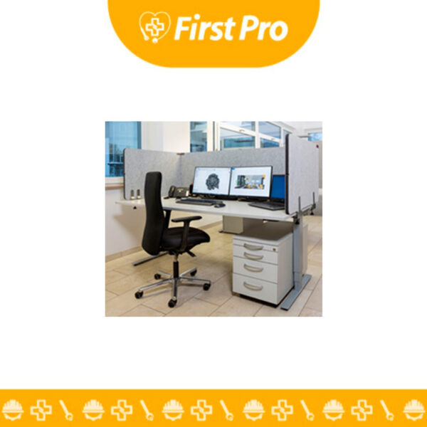 Fotografía de un Escritorio Individual Estándar de 120 cm x 60 cm x 75 cm, preferiblemente con un acabado en melamina (ej. gris o blanco). La imagen debe mostrar la cajonera incorporada (suspendida o lateral) y, de manera destacada, el separador acústico montado en el borde del tablero (ej. en fieltro de color azul o gris), ilustrando cómo crea privacidad y una barrera de sonido.