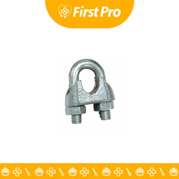 Una toma de primer plano (macro) de una Grapa Galvanizada 3/16" de tipo "U-Bolt" con su acabado plateado brillante y uniforme. La imagen debe mostrar claramente el perno en "U", el puente (montura) y las dos tuercas. Es crucial que se perciba la marca de la medida ($3/16''$ o $5\,\text{mm}$) y la calidad del material forjado, destacando su robustez y resistencia a la corrosión.