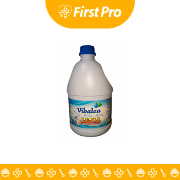 Galón de plástico blanco o azul de Lejía HILIMP 5.5% VIVALCA (aproximadamente 3.8L o 4L), con etiqueta de marca visible indicando su concentración de Hipoclorito de Sodio al 5.5%, ideal para uso desinfectante industrial y profesional.