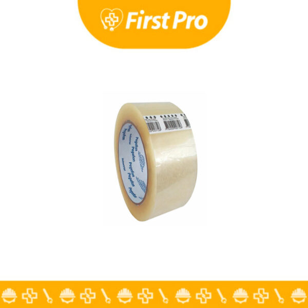 Rollo de Cinta de Embalaje Pegafan 740 Transparente de 2" x 110 YD en un plano de detalle. La imagen debe mostrar la cinta cristalina desenrollada ligeramente de su núcleo. Se debe apreciar la transparencia del adhesivo y el núcleo interno (cartón o plástico). El enfoque debe estar en el brillo de la cinta, sugiriendo la alta adherencia y la claridad óptica para la lectura de etiquetas.