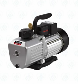 Bomba de vacío de laboratorio utilizada para generar presión negativa en procesos de filtración y destilación.