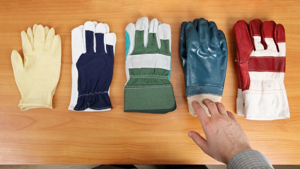 Guantes de seguridad: cómo elegir el tipo adecuado según el riesgo laboral