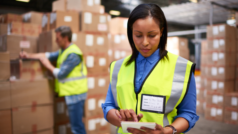 Cómo optimizar la logística en empresas industriales para mejorar la eficiencia y reducir costos