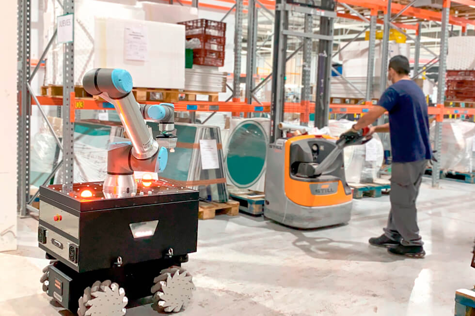 Robots colaborativos en la industria: ventajas, aplicaciones y desafíos de su implementación
